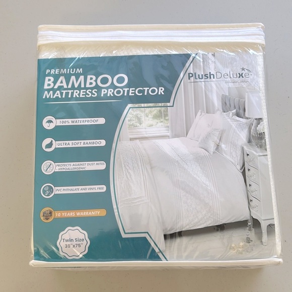 Plush Deluxe Premium Bamboo Mattress Protector Twin and Queen Size New - Picture 4 of 4